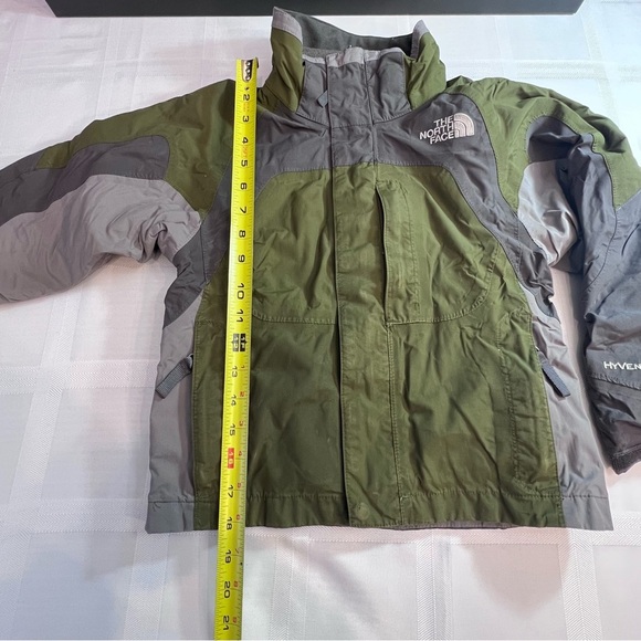The North Face HyVent 2 in 1 Green & Gray Jacket - Picture 7 of 10